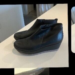 Laika Black ankle boots with mauve sole